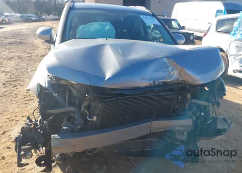 2016 Jeep Compass Latitude z USA, uszkodzony, nr VIN 1C4NJCEAXGD744634